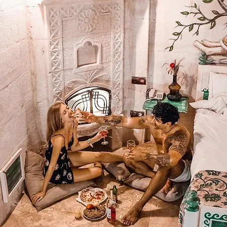 Caftan Cave 2*
