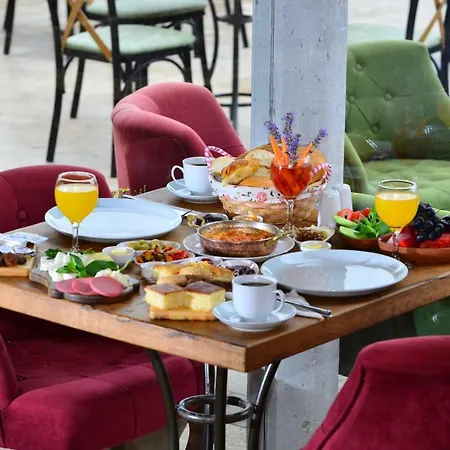 Caftan Cave Bed & Breakfast 2*